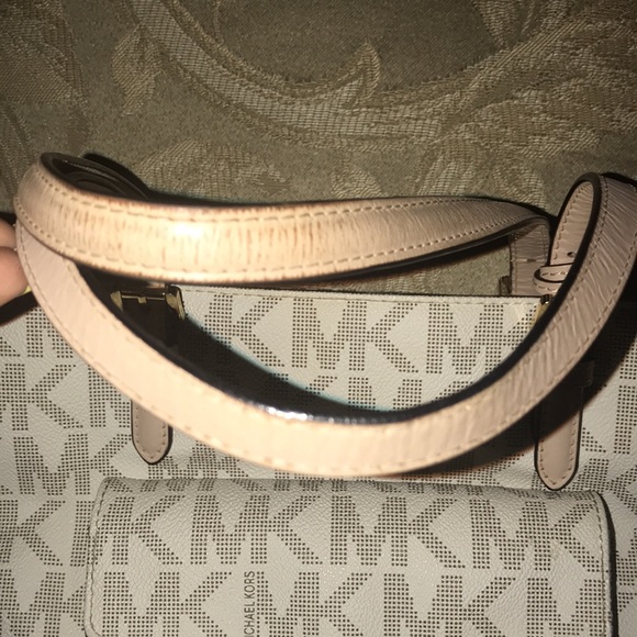 Authentic Michael Kors purse - Picture 5 of 11